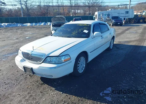 2005 Lincoln Town Car Signature from USA, damaged, VIN 1LNHM81W05Y670063